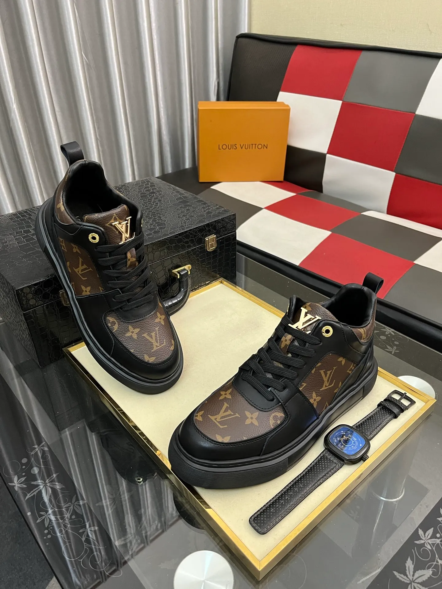 Men's shoes 💰458⌚️⌚️《Louis vuitton/LV Louis Vuitton》original quality.~ Unique modern style sneakers. 🏃A must-have casual shoe for trendy men😍😍 Original brand imported from Italy, imported original leather, cowhide lining (refuses to discolor and grind feet) sole: original sole provided by the original factory, French lazy style design ⚠️Fit to the feet, original quality, super comfortable original sole. Code number: 38-442️⃣Colors available